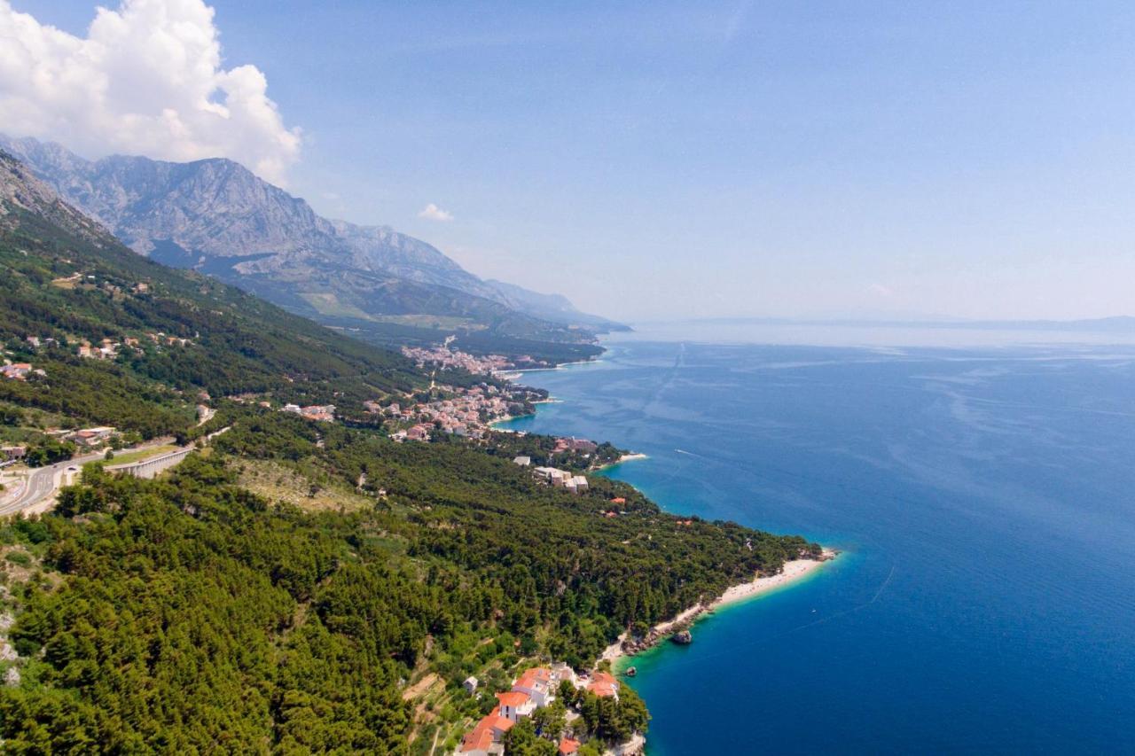 Apartments With A Parking Space Brela, Makarska - 16603 ภายนอก รูปภาพ