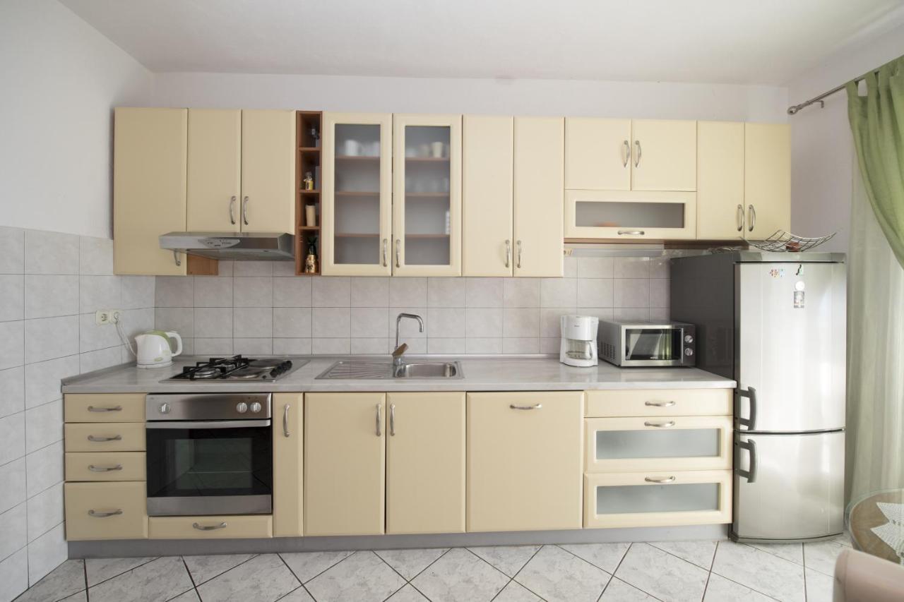 Apartments With A Parking Space Brela, Makarska - 16603 ภายนอก รูปภาพ