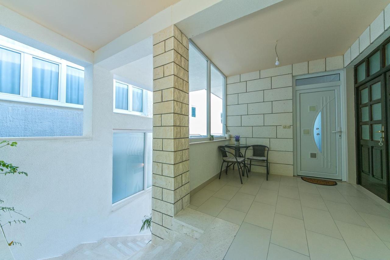 Apartments With A Parking Space Brela, Makarska - 16603 ภายนอก รูปภาพ