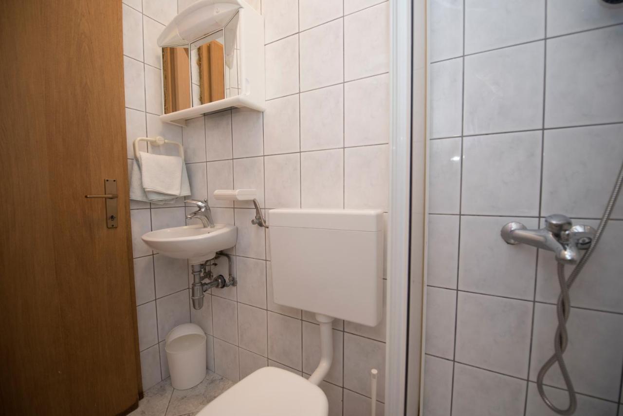 Apartments With A Parking Space Brela, Makarska - 16603 ภายนอก รูปภาพ