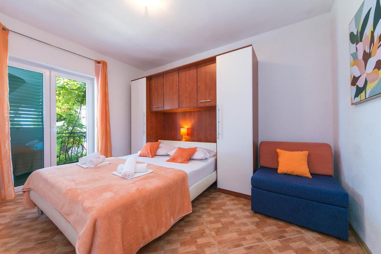Apartments With A Parking Space Brela, Makarska - 16603 ภายนอก รูปภาพ