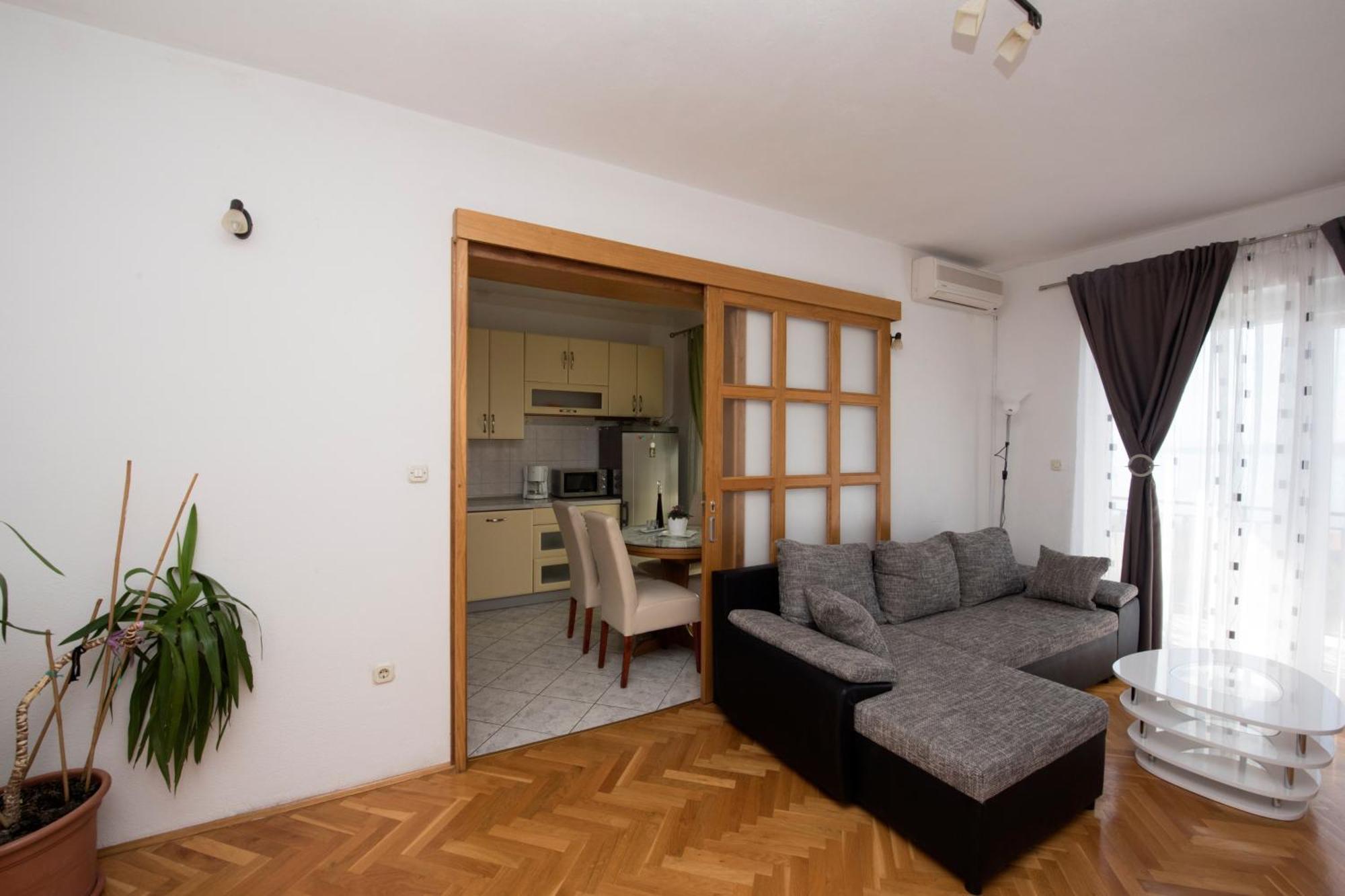 Apartments With A Parking Space Brela, Makarska - 16603 ห้อง รูปภาพ